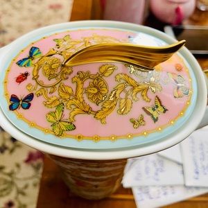 VERSACE BY ROSENTHAL LE JARDIN COFFEE POT WITH LID NWT, PERFECT CONDITION.